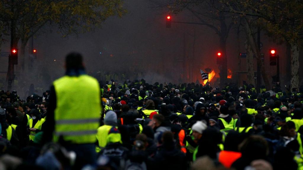 Violência volta às ruas de Paris