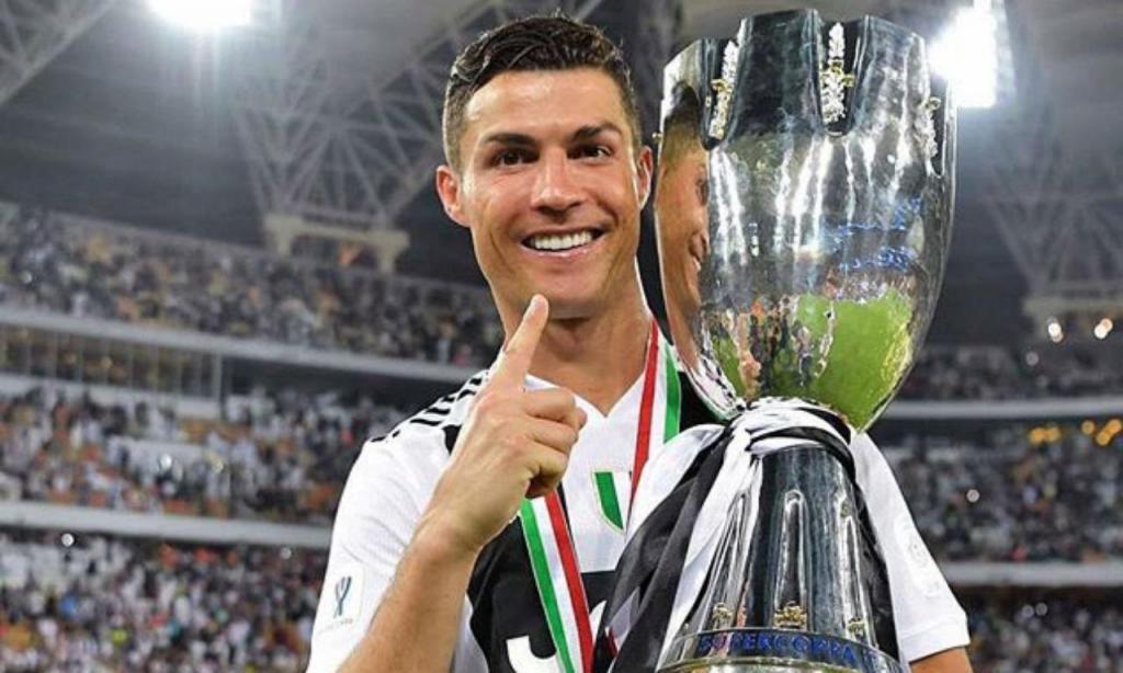 Cristiano Ronaldo com a Supertaça italiana