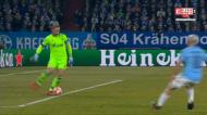 Aguero não perdoa erro do guarda-redes do Schalke e faz o primeiro