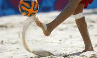 Futebol de praia (REUTERS/Kai Pfaffenbach)