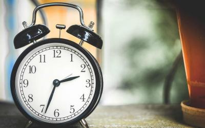 Domingo pode dormir mais uma hora: não se esqueça de atrasar o relógio - TVI