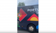 O que faz o plantel do Canelas num autocarro da Seleção Nacional?