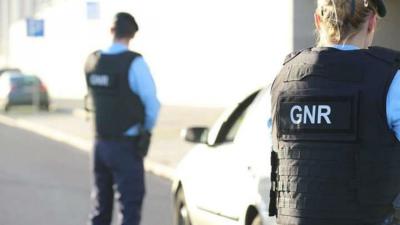 Homens de 47 e 50 anos traficavam droga há dois anos. GNR desmatela rede de tráfico de estupefacientes em Santarém - TVI