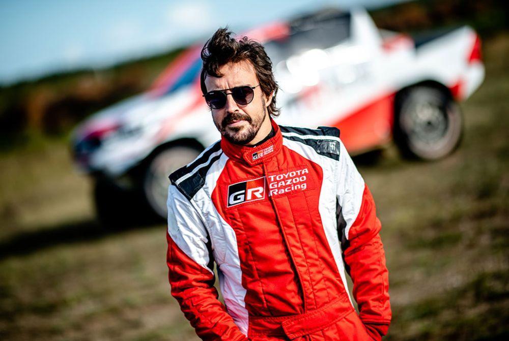 Fernando Alonso testa Toyota Hilux