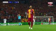 VÍDEO: jogador do Galatasaray é subsituído e protesta com os seus adeptos