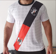 «Rivasco», a camisola dos adeptos do Vasco da Gama para «picar» o Flamengo (twitter)
