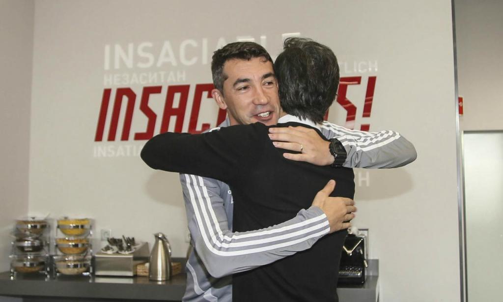 Jonas visita ex-colegas no Benfica seis meses após último jogo da carreira na Luz (SL Benfica)