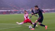 VÍDEO: Lewandowski faz o costume e marca mais um golo