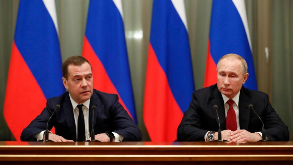Dmitry Medvedev e Vladimir Putin