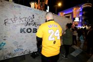 Homenagem a Kobe Bryant no Staples Center no jogo dos Lakers