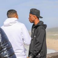 Vinicius Junior e Rodrygo (Real Madrid) foram ver as ondas gigantes da Nazaré