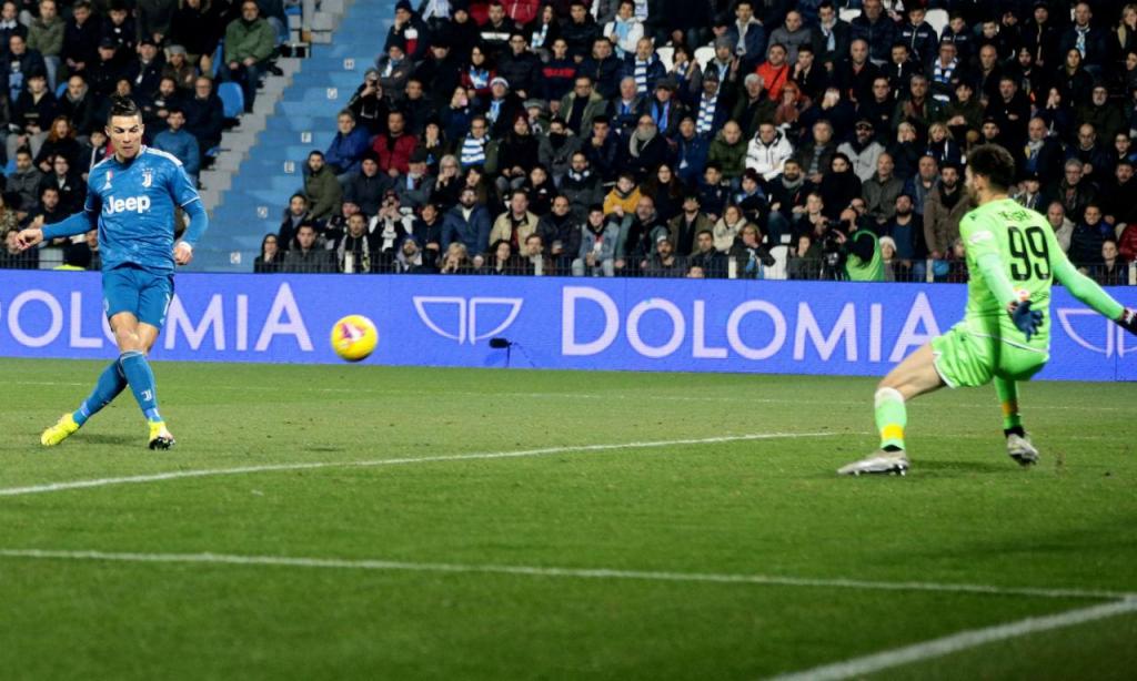 Ronaldo marca no SPAL-Juventus (EPA)