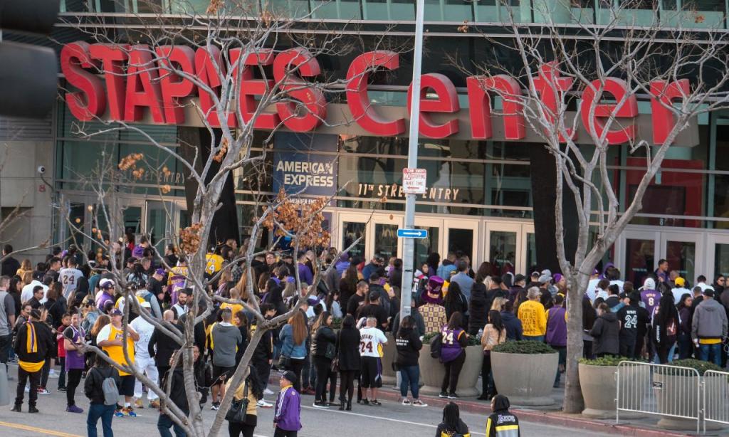 Última homenagem a Kobe Bryant, no Staples Center, a 24 de fevereiro (AP)