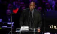 Michael Jordan chora no discurso da última homenagem a Kobe Bryant (AP)