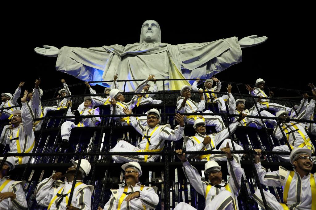 Carnaval no Brasil - Mais uma noite de desfiles no Rio de Janeiro