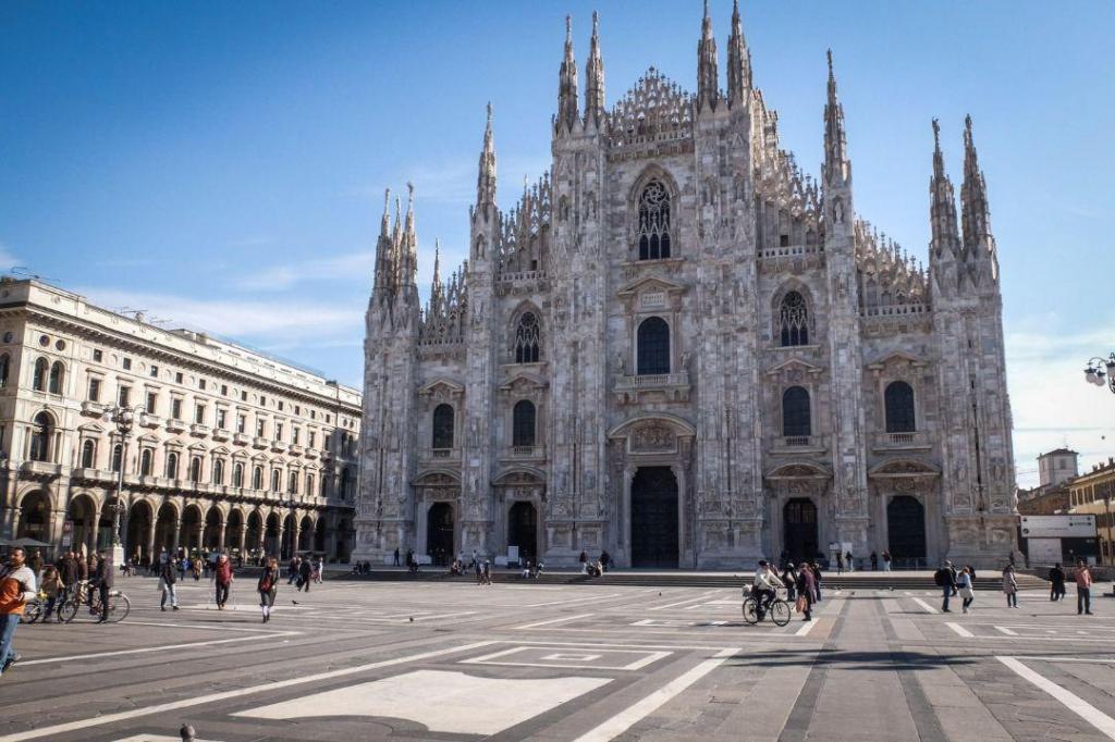 Milão, cidade deserta, depois de governo italiano por 16 milhões em isolamento