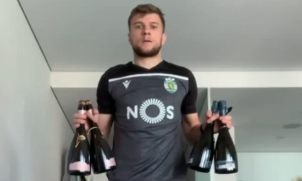 Stefan Ristovski treina com quatro garrafas de vidro
