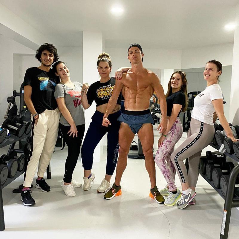 Em quarentena, irmã de Cristiano Ronaldo faz Tarte de Maçã para a família.  Veja a receita
