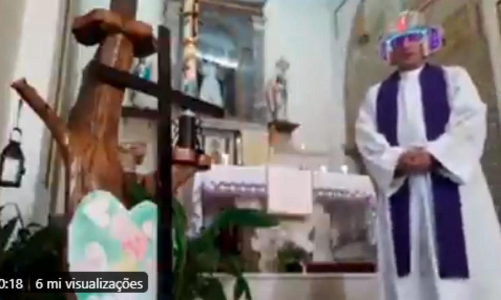 VÍDEO: padre celebra missa online com os filtros de máscara ativos (twitter)