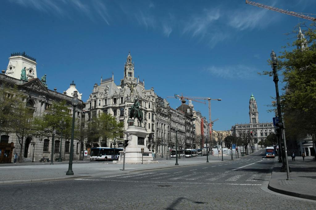 Covid-19: Porto vive dias mais calmos