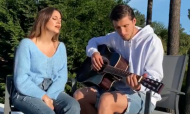 Rúben Dias toca guitarra para a nova música de April Ivy 