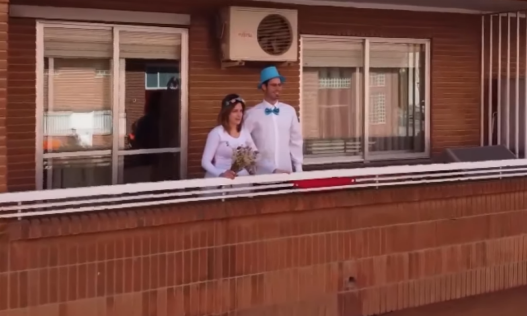 VÍDEO: casal espanhola dá o nó na... varanda (youtube)