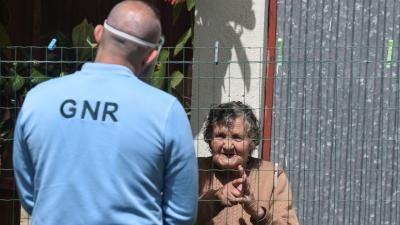 Mais de 44.500 idosos que vivem sozinhos ou isolados sinalizados pela GNR - TVI