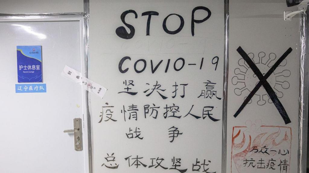 Covid-19: paredes do hospital de Leishenshan, em Wuhan, cheias de desenhos