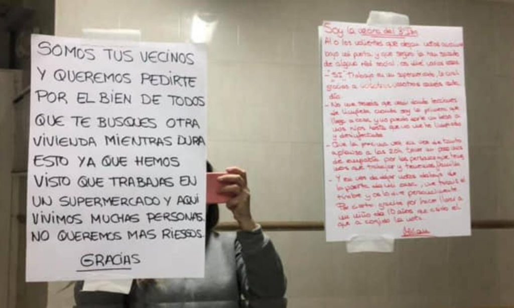 Moradores de um edifício em Cartagena, Espanha, pediram a vizinha que trabalha em supermercado para procurar outra habitação temporária devido à covid-19