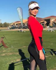 Lucy Robson, a golfista que é um sucesso nas redes sociais