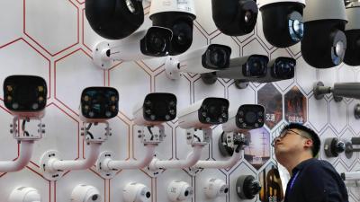 Covid-19: China instala câmaras de videovigilância à porta das pessoas - TVI