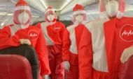 Equipamento de proteção dos tripulantes de cabine da Air Asia (fotos Puey Quiñones/Instagram)