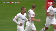 Primeiro canto da partida e Hinteregger reduz para o Eintracht