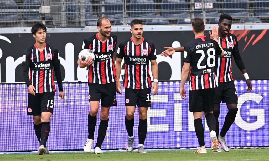 Eintracht Frankfurt-Paderborn: Bas Dost e André Silva marcaram (Sascha Steinbach/EPA)