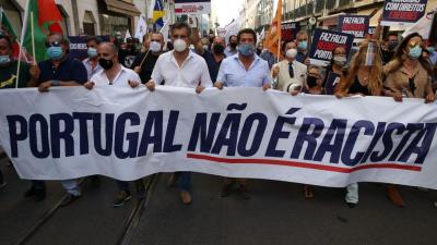 Centenas de pessoas participaram em Lisboa em contramanifestação do Chega - TVI