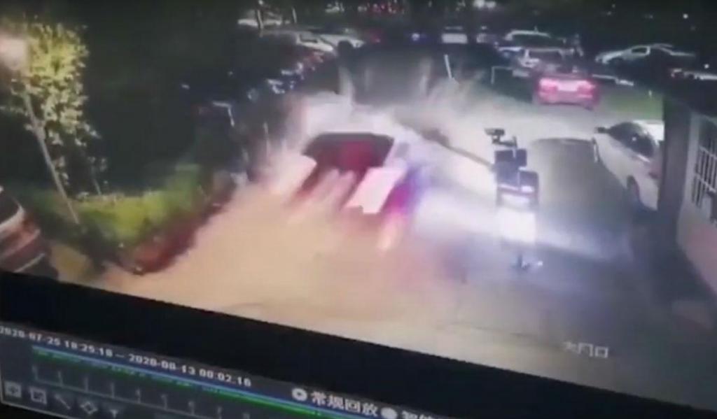 Acidente em parque de estacionamento (reprodução YouTube Gustavo Henrique Ruffo)
