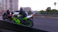 Miguel Oliveira «escoltado» por motards no regresso a casa 