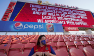 Adepta no estádio do Salt Lake City, à margem do boicote dos jogos da MLS, devido à injustiça racial (Rick Bowmer/AP)