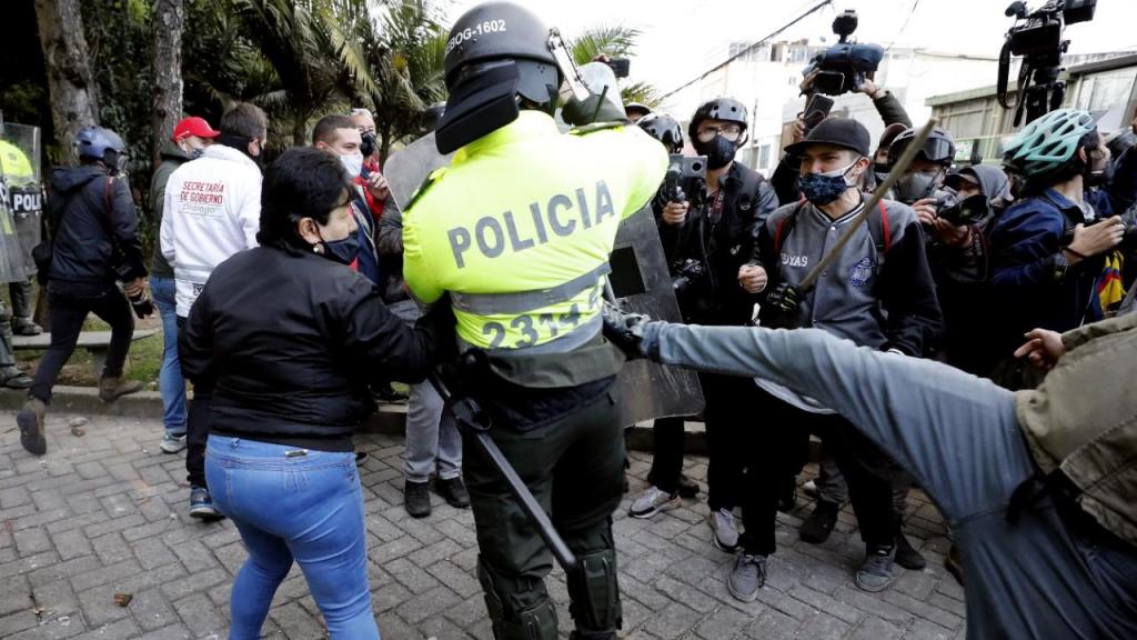 Protestos contra violência policial na Colômbia fizeram dez mortos