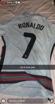 Camavinga mostra camisola de Ronaldo