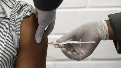 Covid-19: erro de fabrico levanta questões sobre testes com vacina da AstraZeneca - TVI