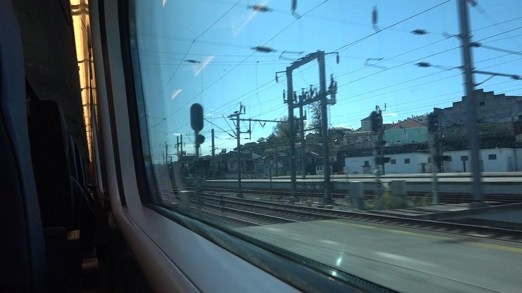 Comboio de alta velocidade entre Lisboa e Porto vai poupar hora e meia aos passageiros 