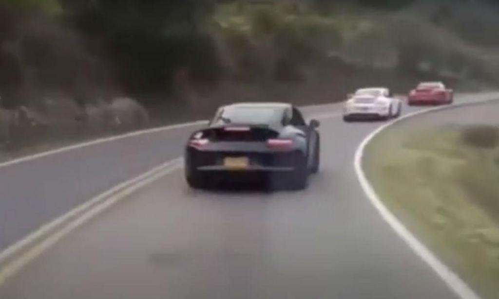 Passeio de Porsche termina com acidente (reprodução YouTube)