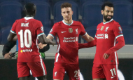 Atalanta-Liverpool (Luca Bruno/AP): Salah, Diogo Jota e Mané festejam primeiro golo do jogo, apontado pelo português