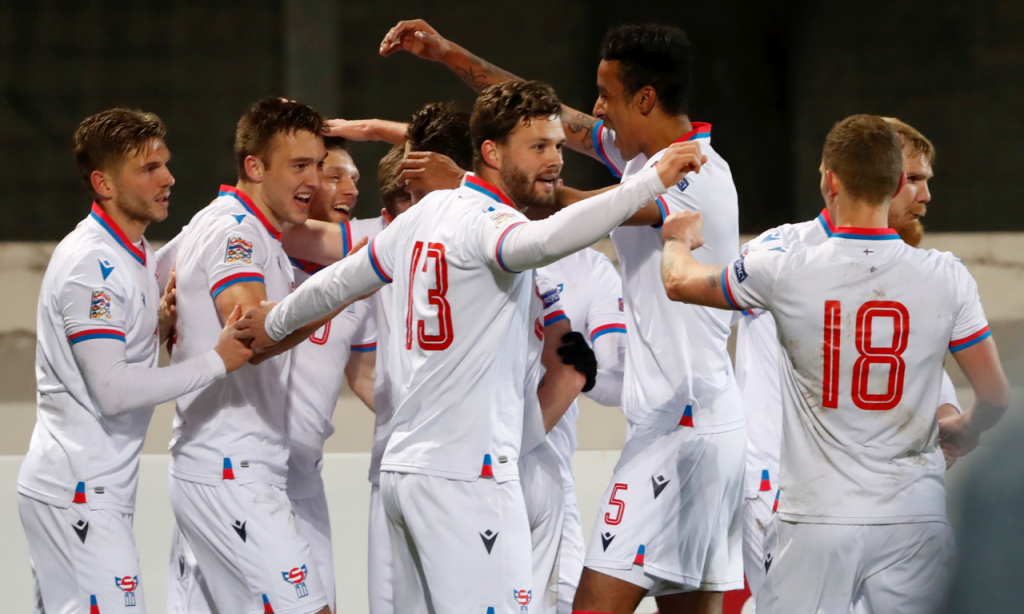 Ilhas Faroé festejam golo no empate na Letónia (1-1) na quinta jornada da Liga das Nações (Toms Kalnins/EPA)