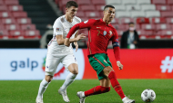 Cristiano Ronaldo disputa lance com Pavard no Portugal-França (António Cotrim/LUSA)