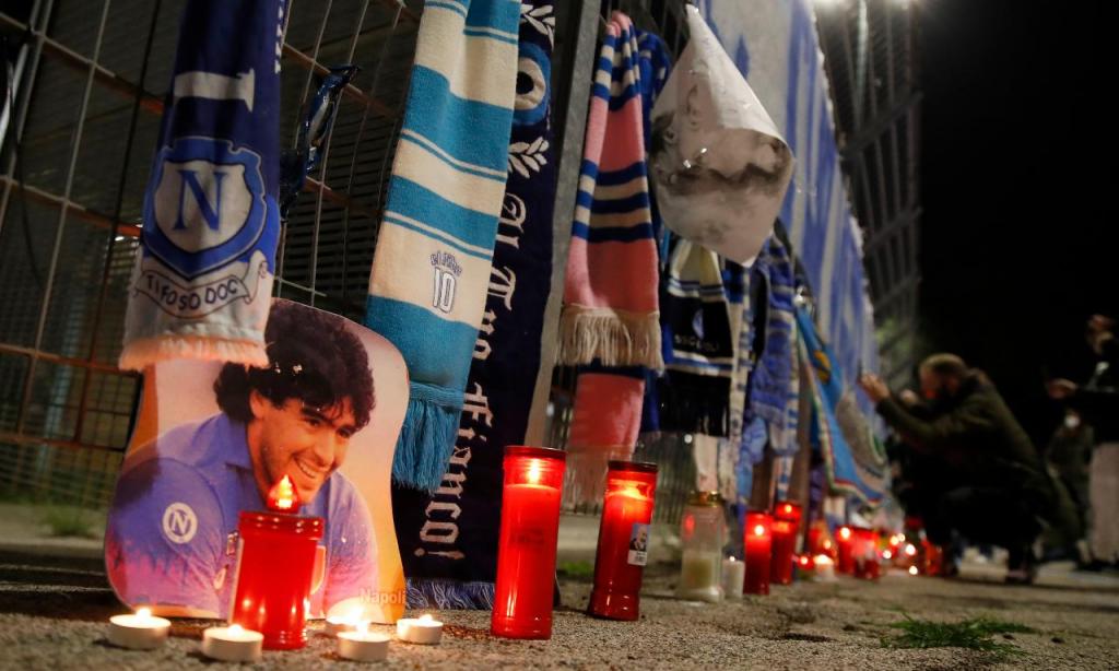 Nápoles chora a morte de Maradona (AP)