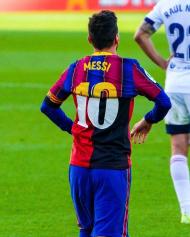 Messi marca golaço e mostra camisola do Newell's para lembrar Maradona (foto Barcelona)