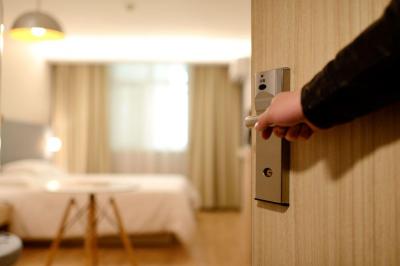 Preço por noite num hotel em Portugal está 31 euros mais caro que em 2019 - TVI