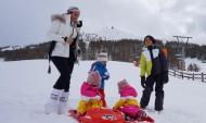 Georgina diverte-se com os filhos na neve